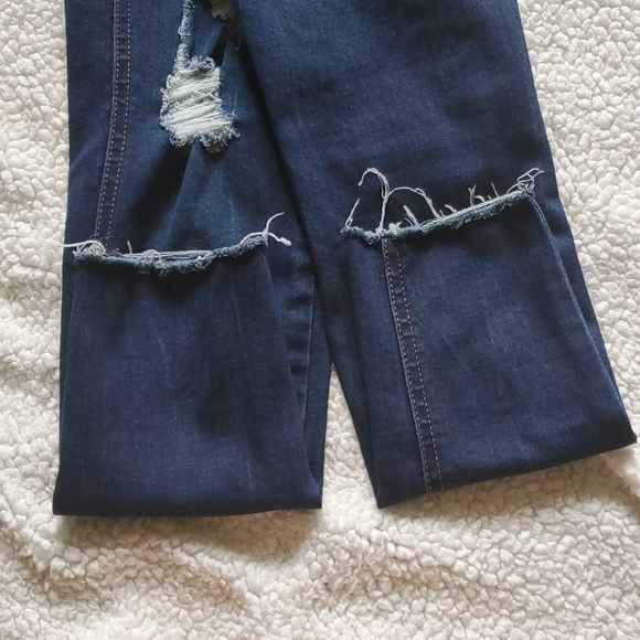 💥SOLD💥 Skinny distressed jeans sz. 4 - Picture 6 of 6